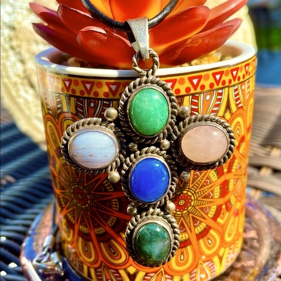 STONE CROSS NECKLACE - Picture 4 of 15